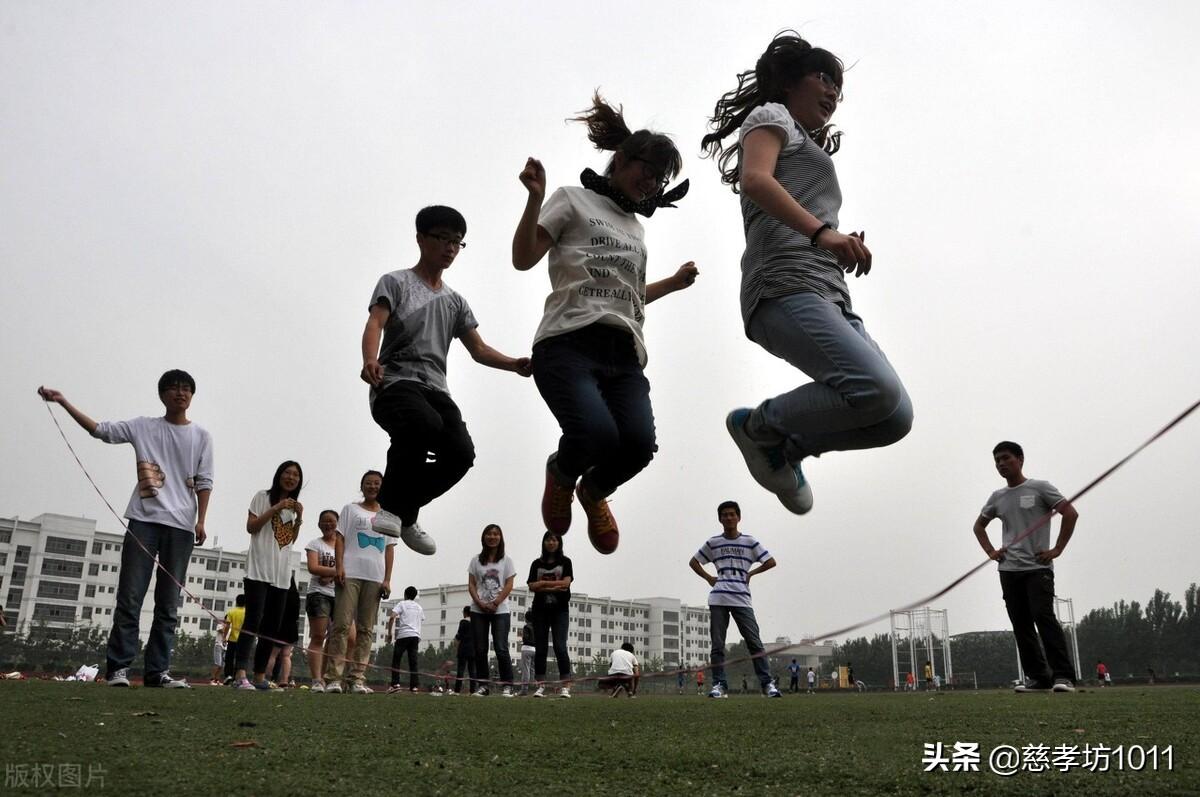 玩游戲手機屏幕變暗_玩游戲充的錢怎么能要回來_你玩的游戲