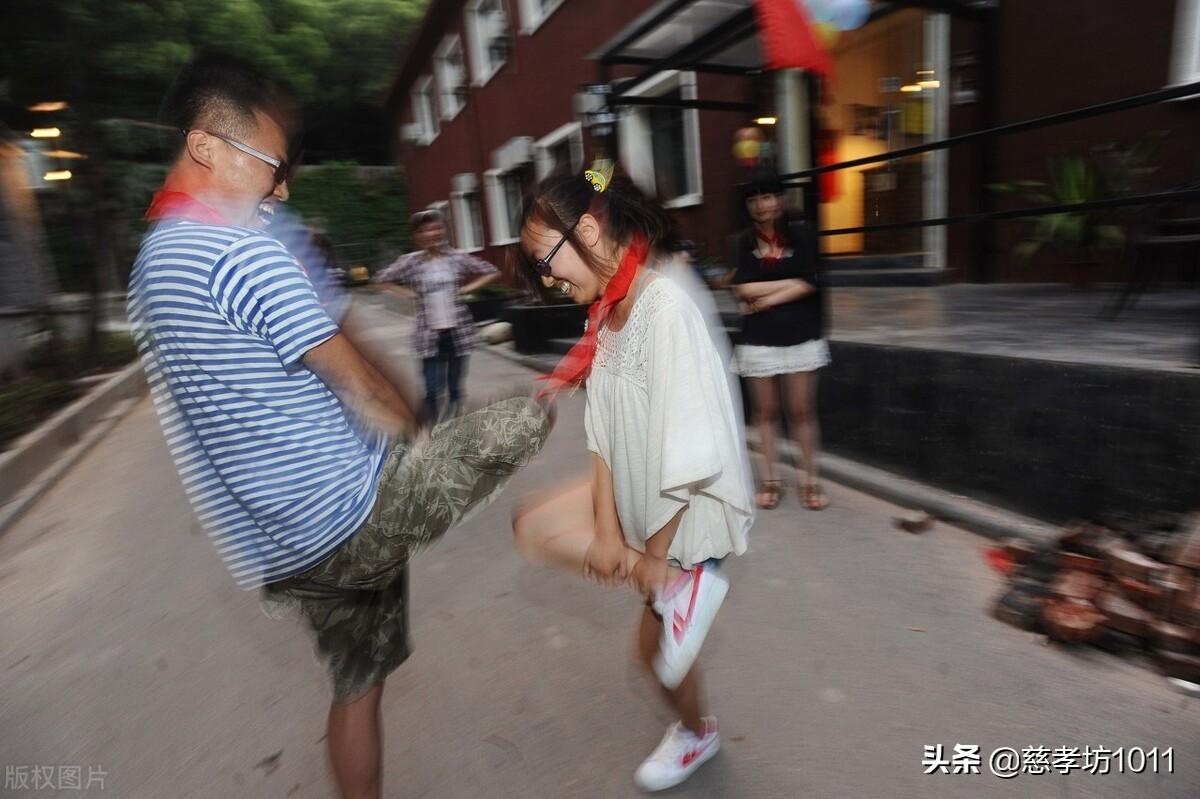 玩游戲手機屏幕變暗_玩游戲充的錢怎么能要回來_你玩的游戲